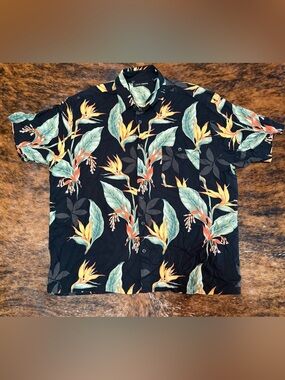 Men’s Hawaiian Shirt Floral Tropical Sz XL 100% Viscose/Rayon John Henry